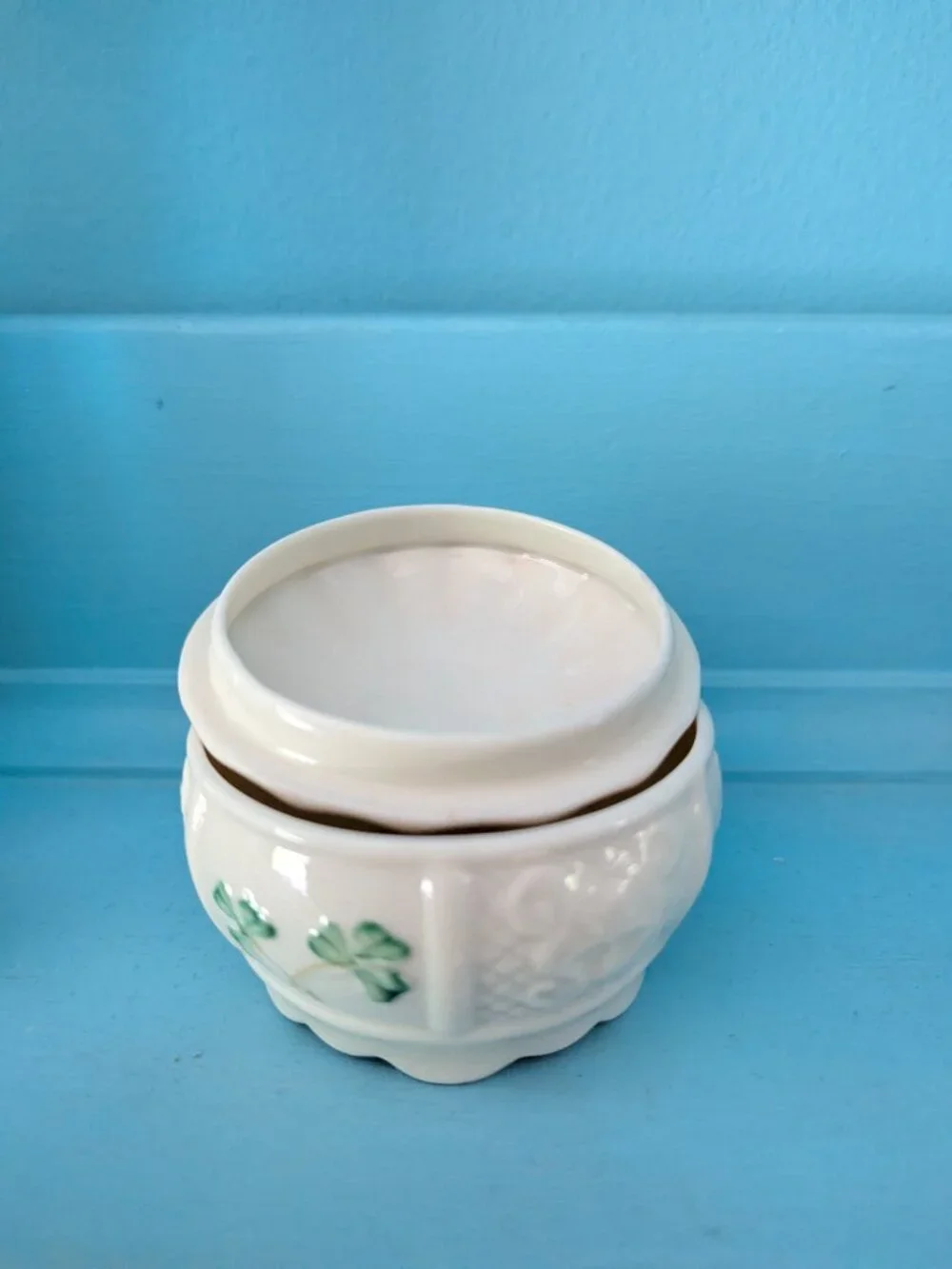 Belleek without both features